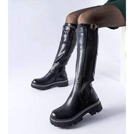 Botas negras macizas con cinturón Stuart decorativo. negro 1 Botas negras macizas con cinturón Stuart decorativo. negro 1