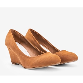 Bombas camel en la cuña Manama marrón 1