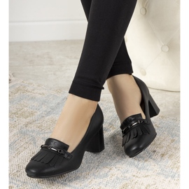 Zapatos de tacón negros en un poste de cuero ecológico de Alice 2