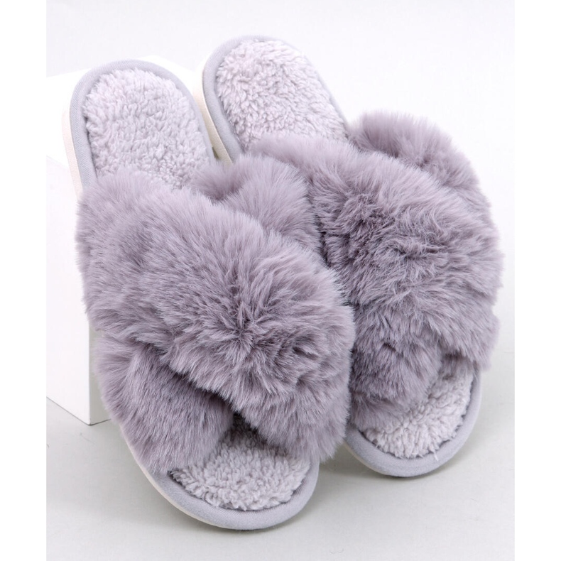 Pantuflas Parris de pelo gris con tiras cruzadas 1