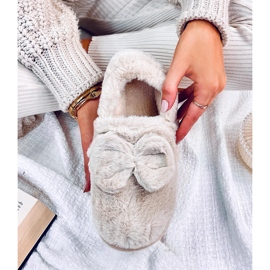 Emres Pantuflas pelo beige con lazo 2