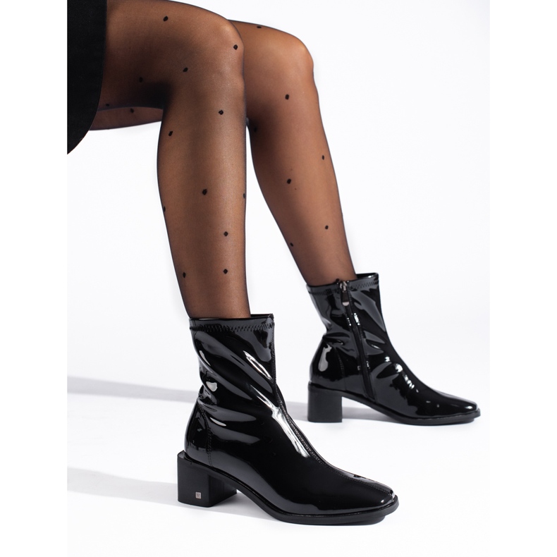 Botas de mujer entalladas fabricadas en charol Vinceza negro 1