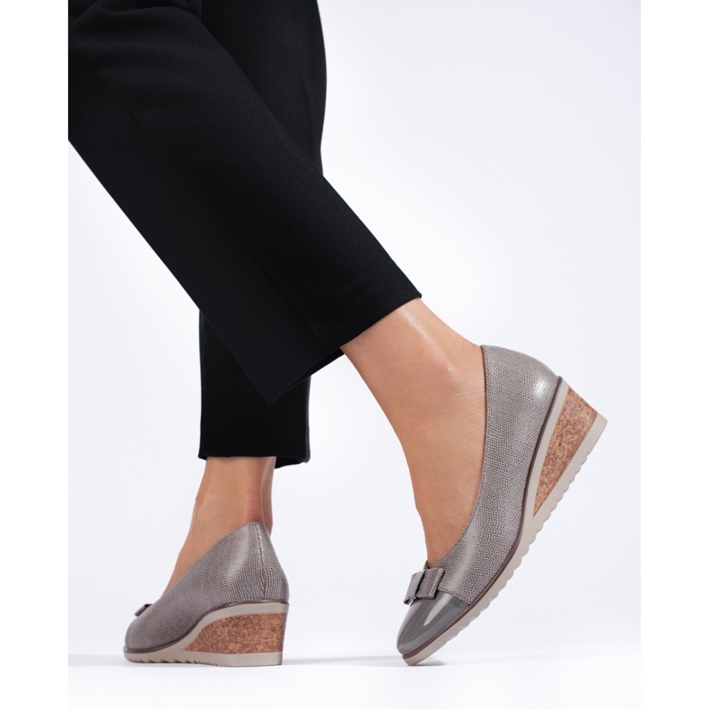 W. Potocki Zapatos de salón grises de mujer de Potocki con cuña baja 1