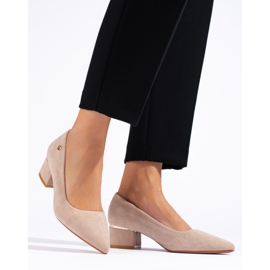 Zapatos de salón beige de tacón bajo de Vinceza 2