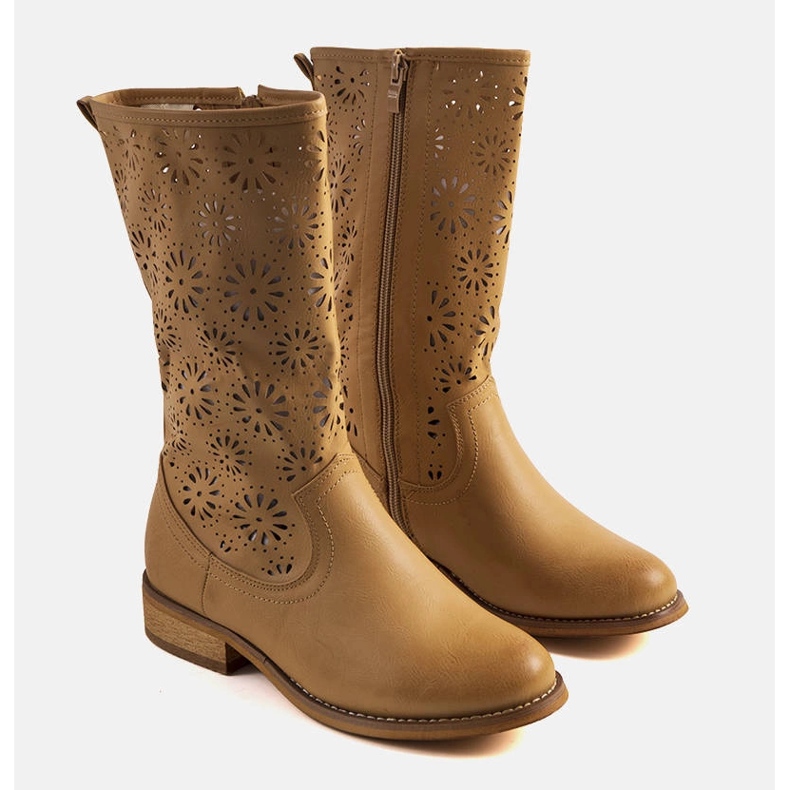 Botas infantiles caladas en marrón claro Bitsis beige 1 Botas infantiles caladas en marrón claro Bitsis beige 1