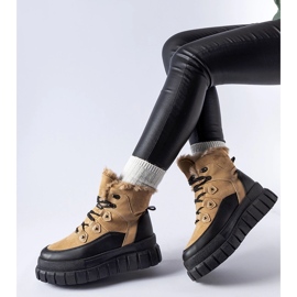 Botines beige con suela masiva de Cervantes. 2