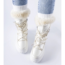 Botas de nieve aislantes beige con la inscripción Giorgio. 2