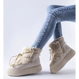 Botas de nieve beige sobre una enorme plataforma Elvio. 2