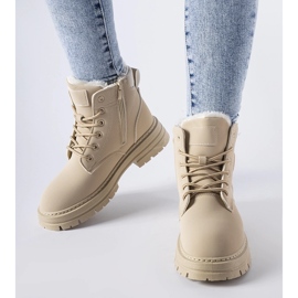 Trabajadores Deville aislados beige 1 Trabajadores Deville aislados beige 1