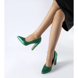 Zapatos de tacón de aguja de satén verdes de Rivers 1