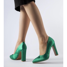 Zapatos de tacón de aguja de satén verdes de Rivers 2