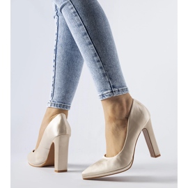 Zapatos de tacón de aguja de raso beige de Rivers 1
