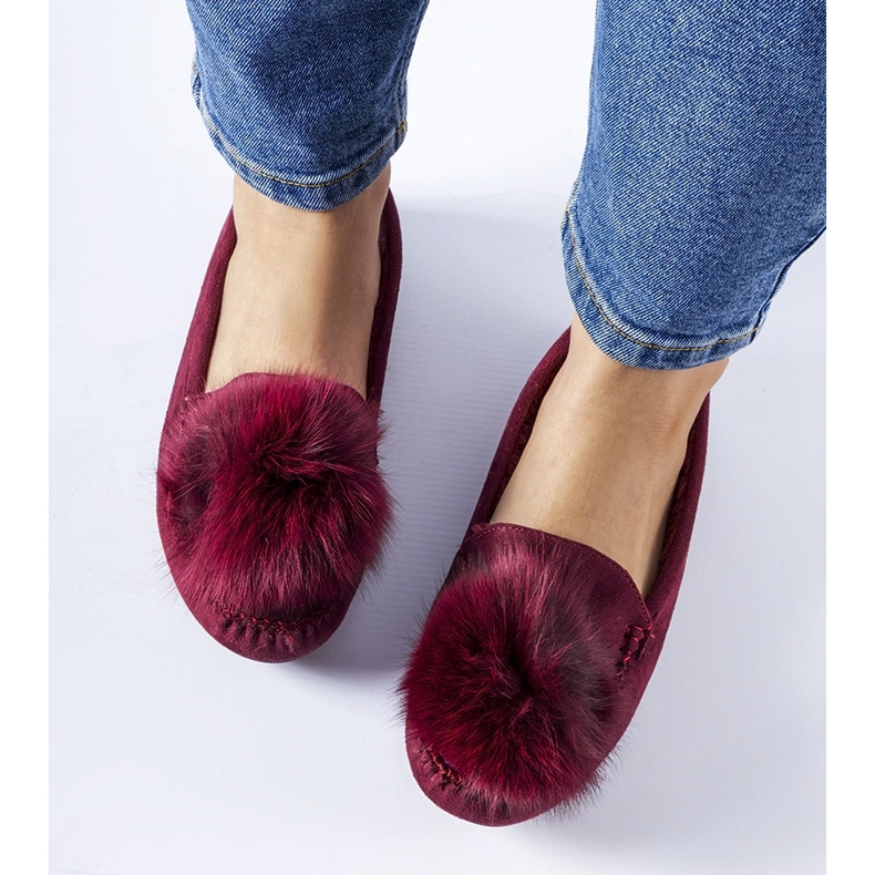 Pantuflas aislantes burdeos con pompón Marchetti rojo 1