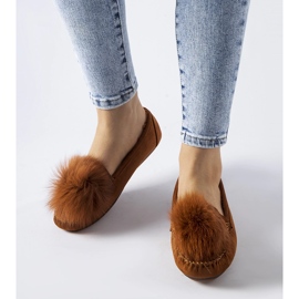 Pantuflas marrón claro con pompón Marchetti 2