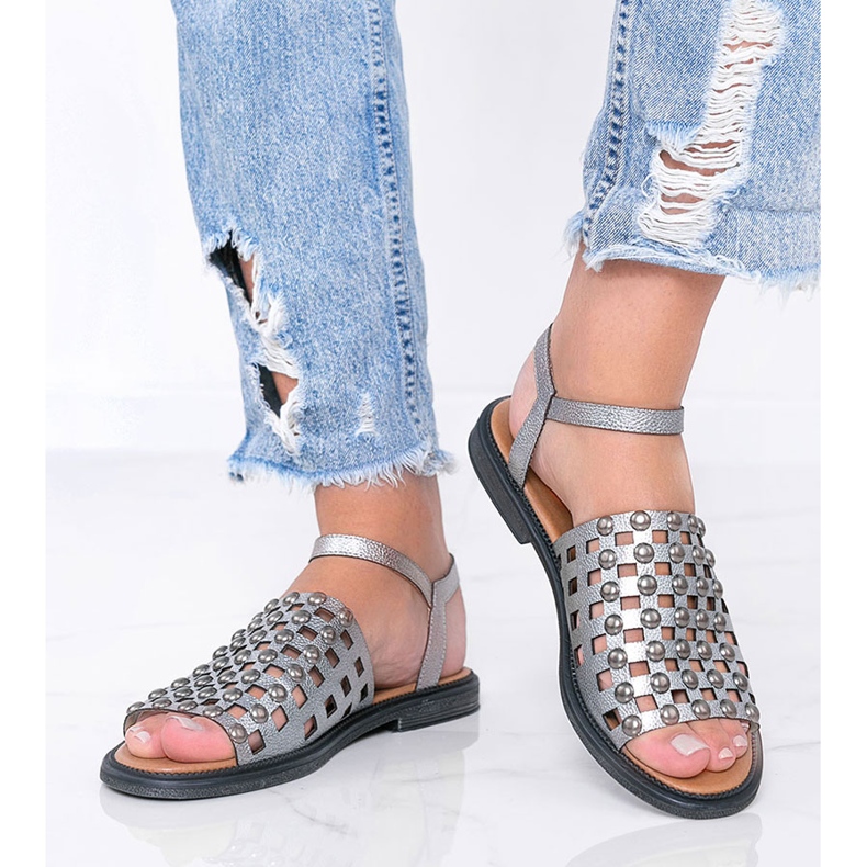 Sandalias grises metalizadas con tachuelas Luxy 1