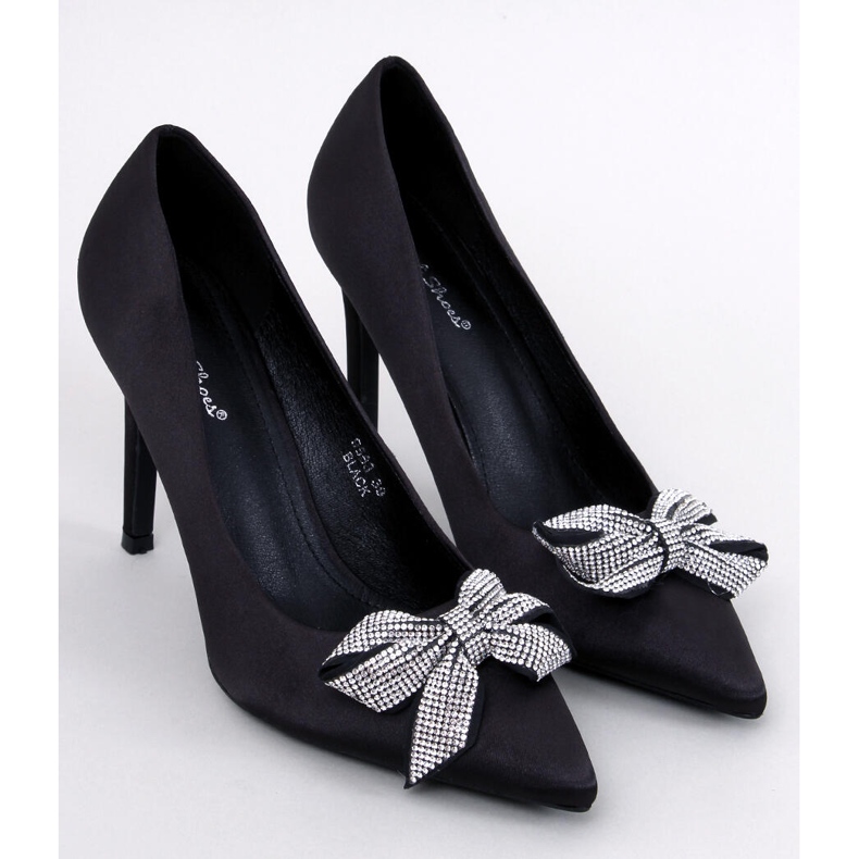 Broches de raso con lazo de Trini Black negro 1 Broches de raso con lazo de Trini Black negro 1