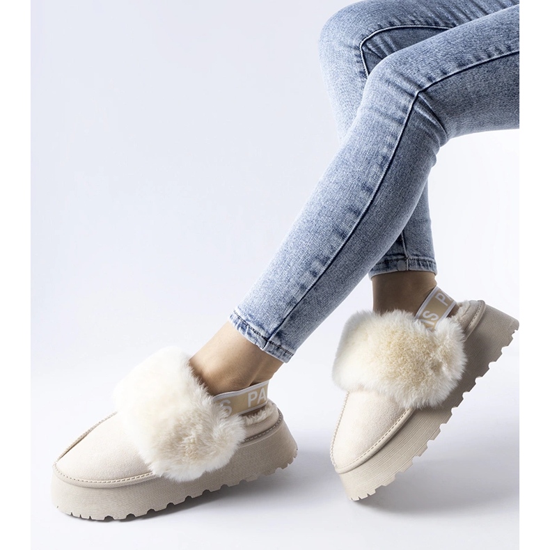 Pantuflas aislantes beige claro con banda elástica de Sangro 1 Pantuflas aislantes beige claro con banda elástica de Sangro 1