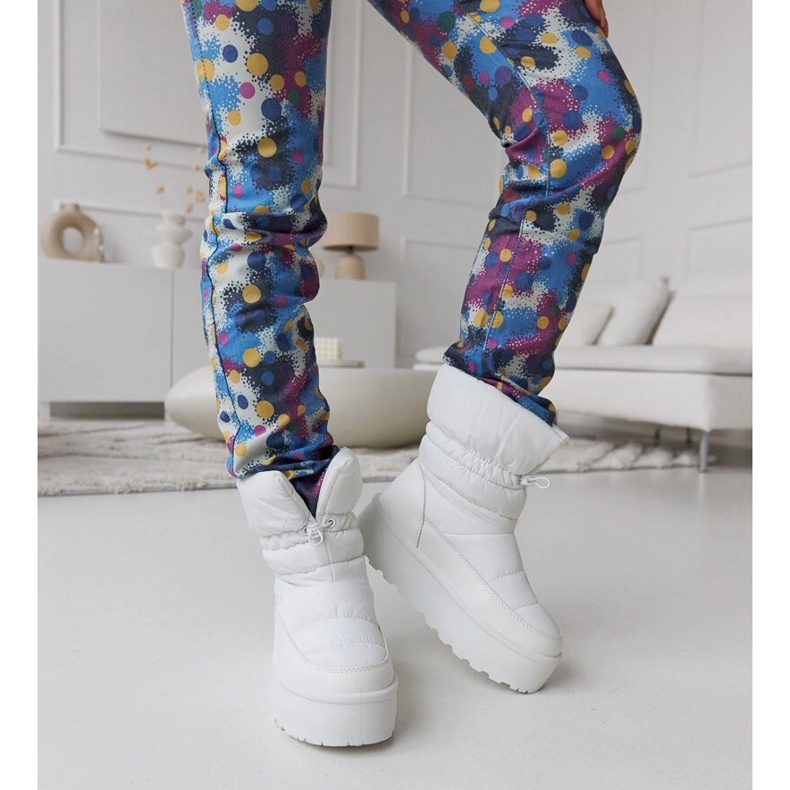 Botas de nieve blancas con aislamiento en la plataforma Polk. blanco 1