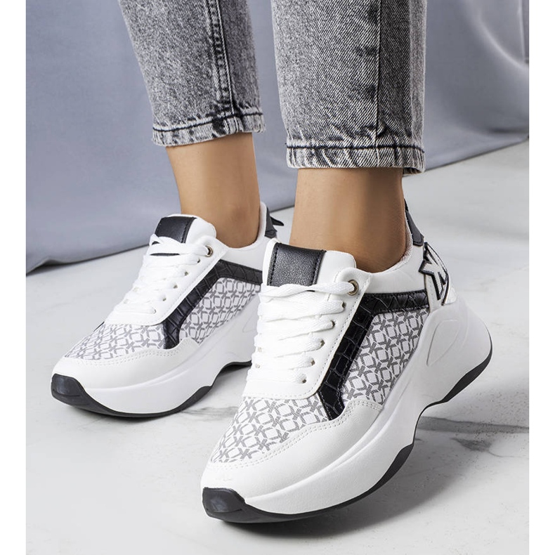 Zapatillas Margie negras con monograma blanco 1 Zapatillas Margie negras con monograma blanco 1