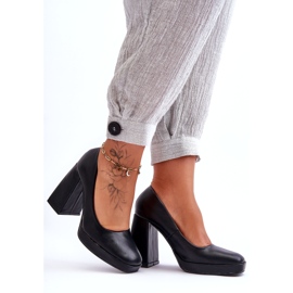 Bombas en tacones masivos negro 1