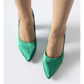 Zapatos de tacón de raso verdes de González 2