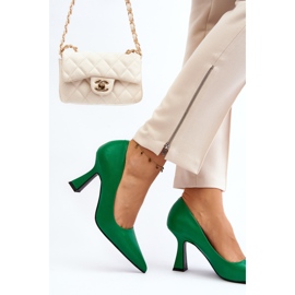 Tacones altos clásicos verdes con punta en punta de Delimena 3