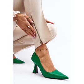 Tacones altos clásicos verdes con punta en punta de Delimena 8