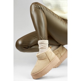 Botas de nieve de mujer beige con plataforma. 1 Botas de nieve de mujer beige con plataforma. 1