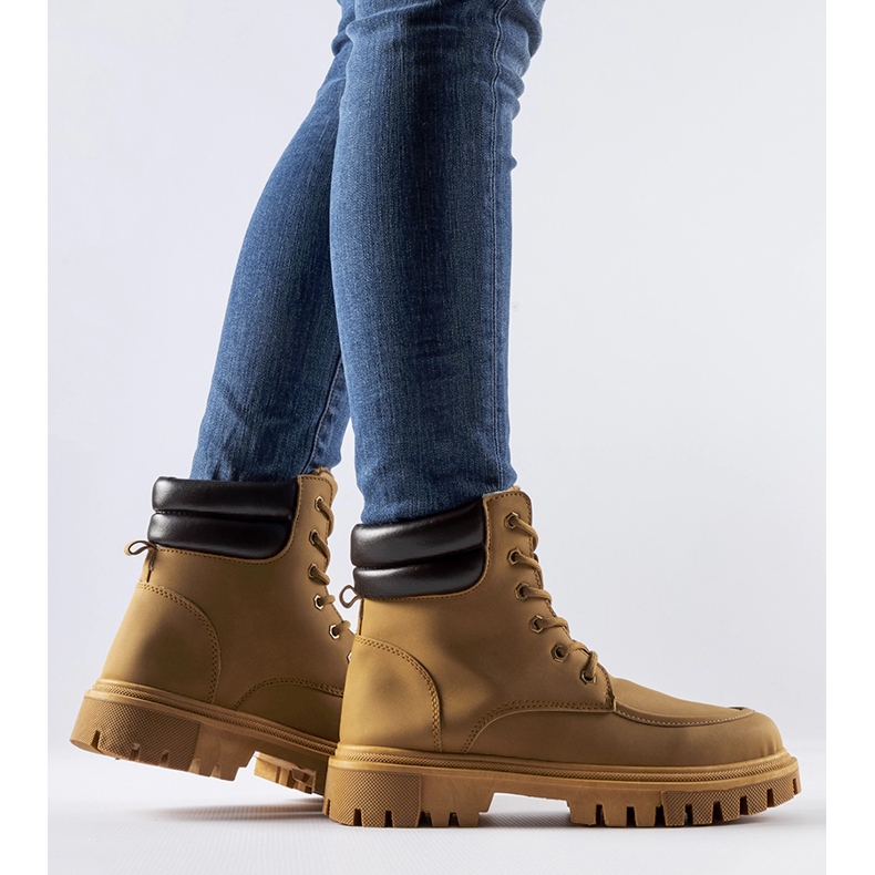 Trabajadores de Conroe marrones, aislados y mate marrón 2 Trabajadores de Conroe marrones, aislados y mate marrón 2