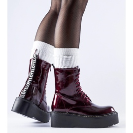 Trabajadores de patentes de Borgoña en la plataforma Leos rojo 1