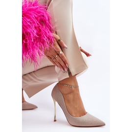 Tacones altos con purpurina dorada de Tiberon dorado 7