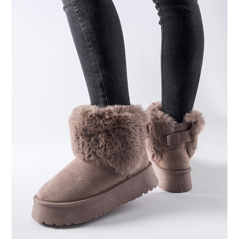 Botas de nieve moradas decoradas con piel de Adelfia. púrpura 1