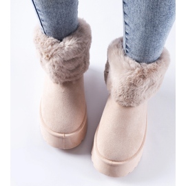 Botas de nieve rosas decoradas con piel de Adelfia. 2