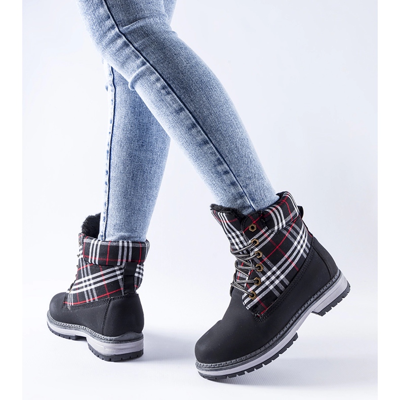 Botas negras decoradas con un cuadro Dino. negro 1 Botas negras decoradas con un cuadro Dino. negro 1