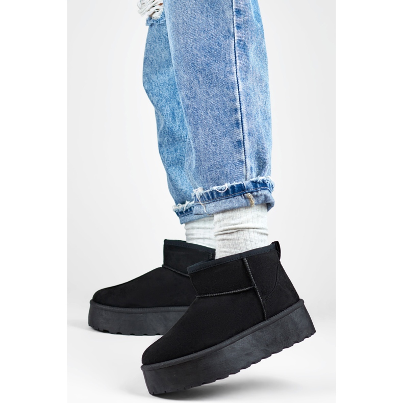 Botas de nieve negras con suela gruesa. negro 2