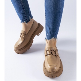 Mocasines beige decorados con hebilla Cava 2