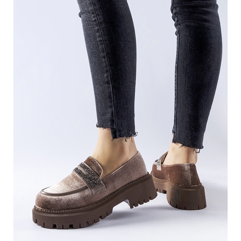 Mocasines marrones decorados con pedrería Longuelo beige 1