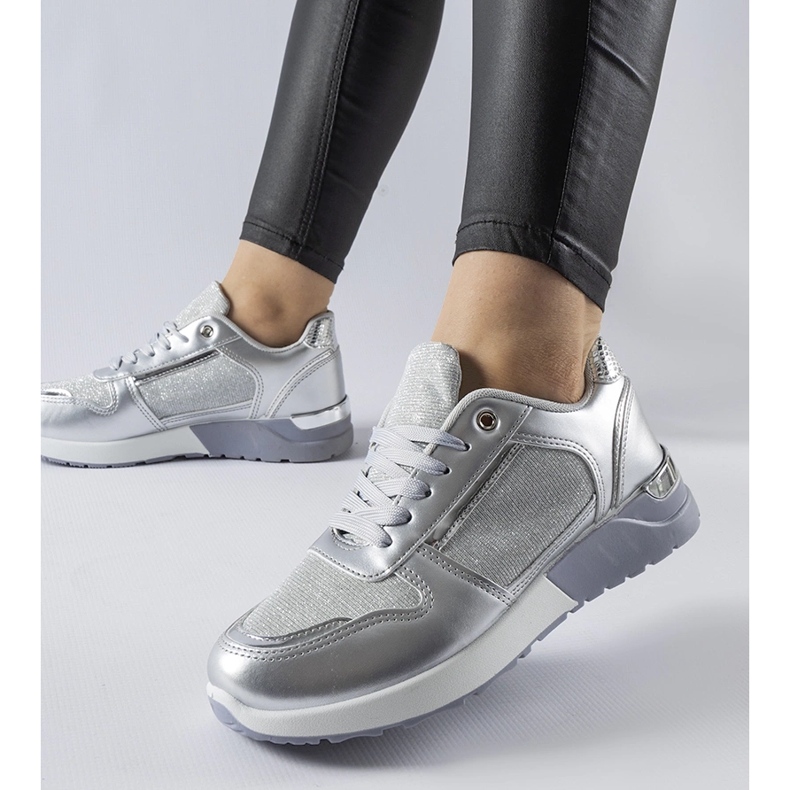 Zapatillas grises con hilo decorativo de Facondo plata 1