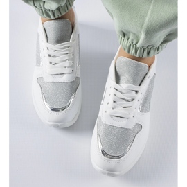 Zapatillas blancas con hilo decorativo de Facondo blanco 1