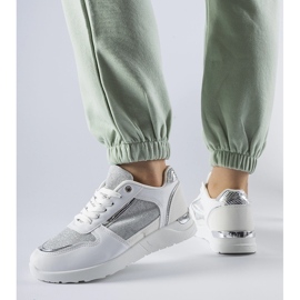 Zapatillas blancas con hilo decorativo de Facondo blanco 2