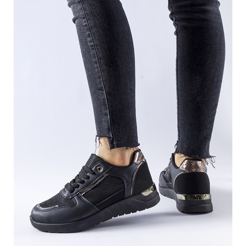 Zapatillas negras con hilo decorativo de Facondo negro 2