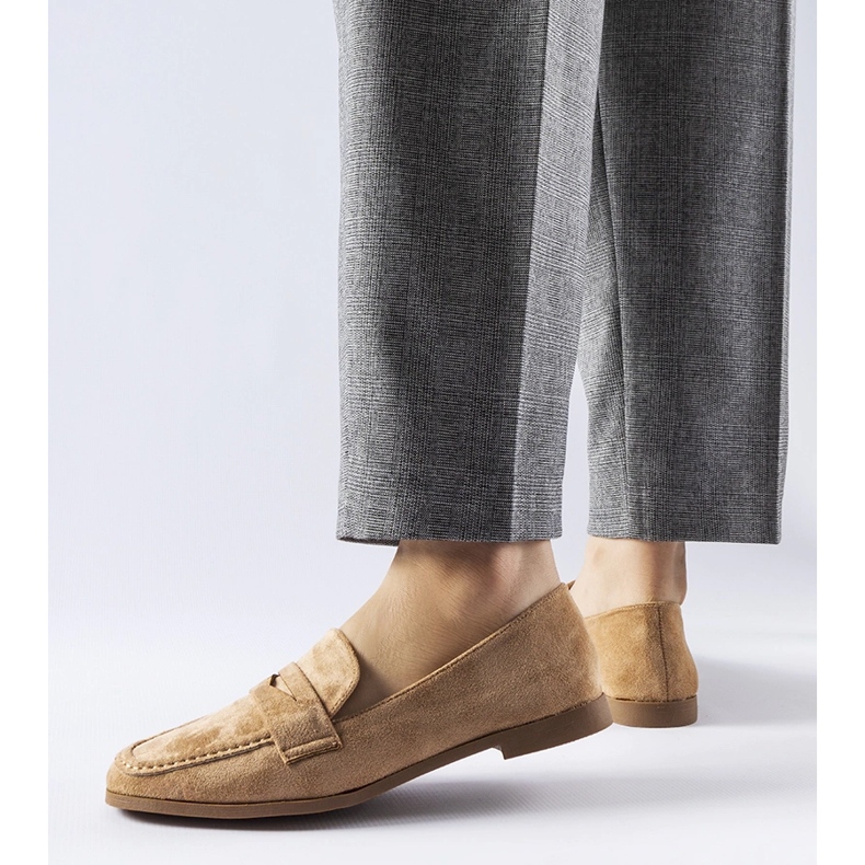 Mocasines beige oscuro confeccionados en ante ecológico Medford 1