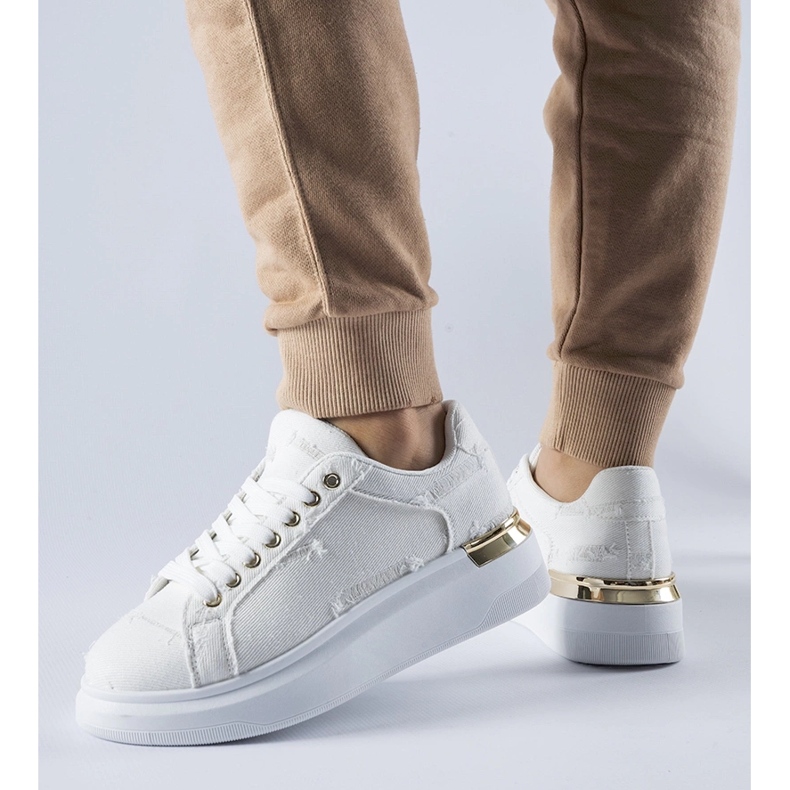 Zapatillas blancas con plataforma Osson. blanco 1