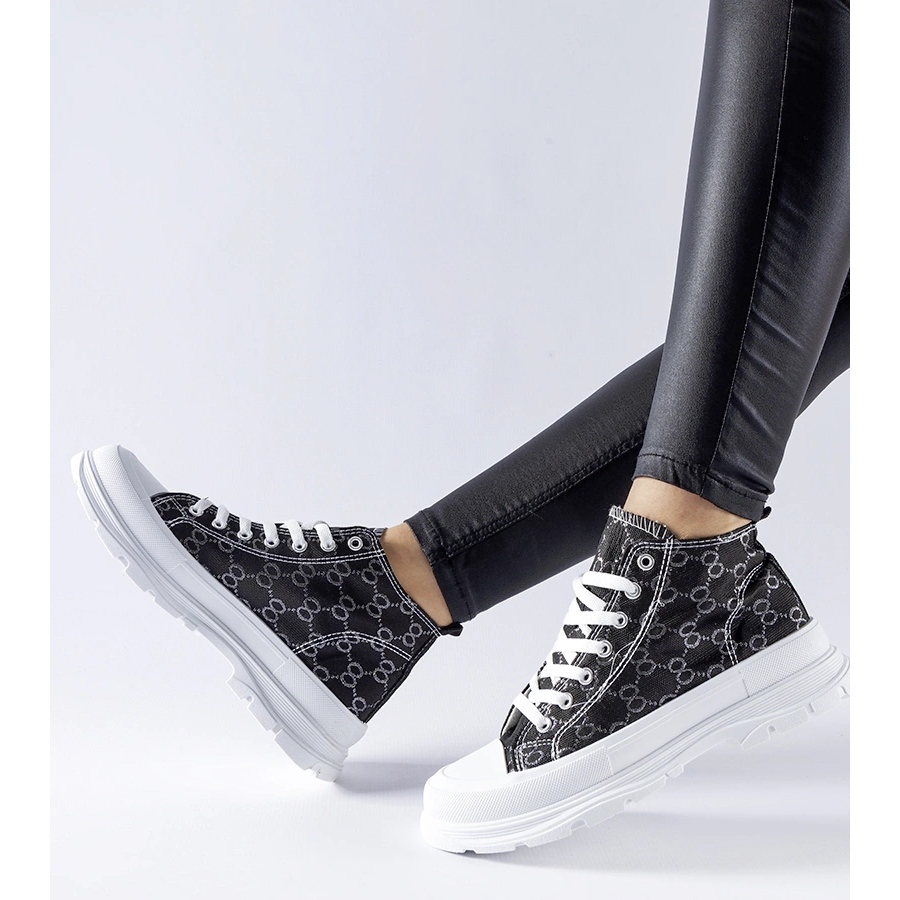 Converse sales negras decoradas