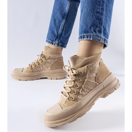 Zapatillas altas de tela beige de Casalma 2
