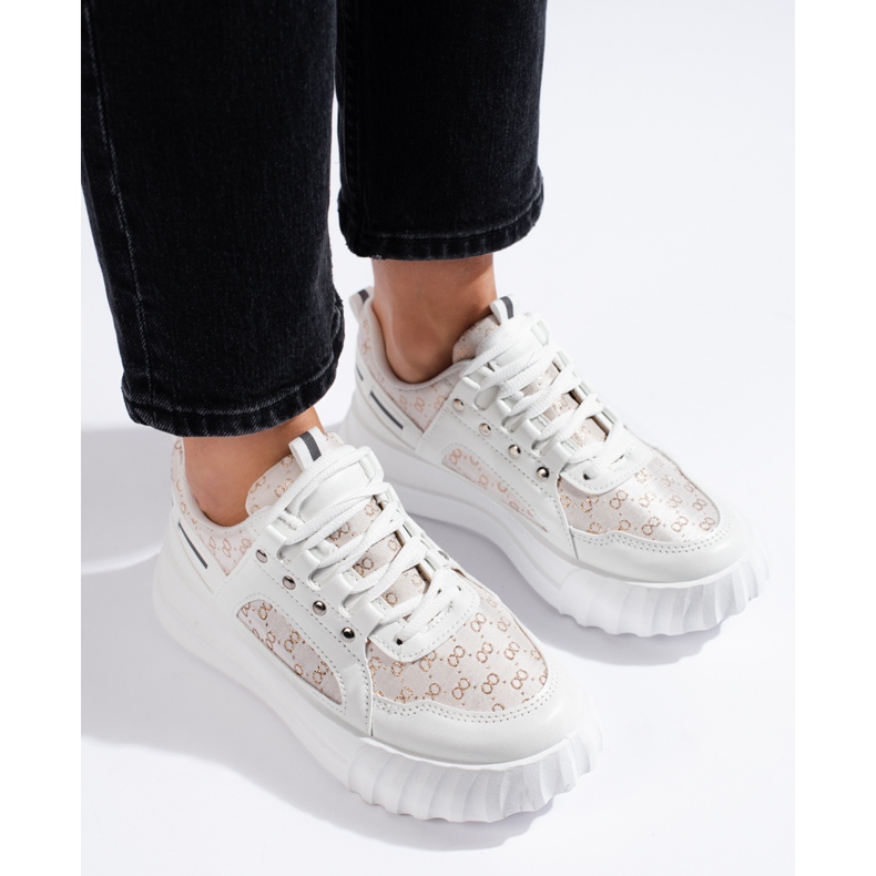 Deportivas blancas de mujer con suela gruesa. blanco 1