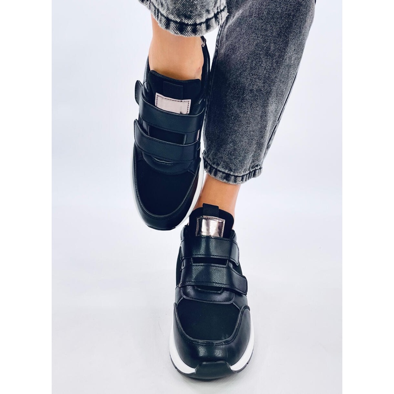 Deportivas Moulton con cuña y velcro en color negro 1