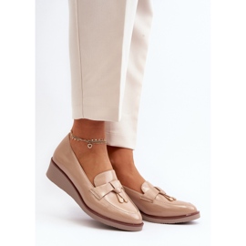 Vinceza Zapatos de cuña de charol para mujer con decoración Miliret beige 2 Vinceza Zapatos de cuña de charol para mujer con decoración Miliret beige 2