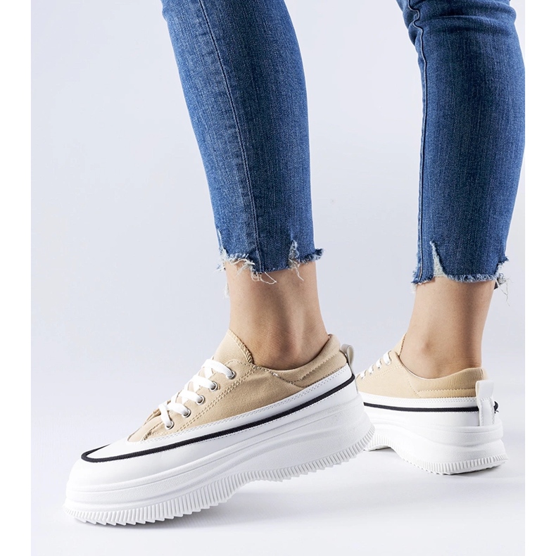 Zapatillas beige con plataforma Plesio. 1