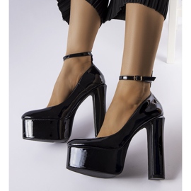 Zapatos de tacón de charol negros de Colle 1
